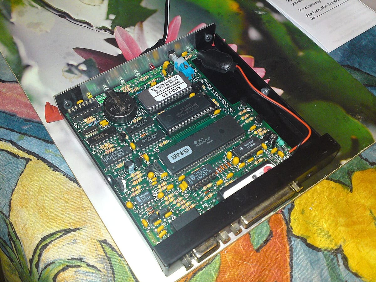 Intérieur d'un TNC Kantronics KPC-3